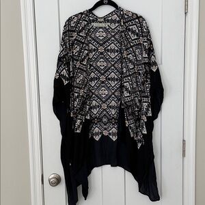 Abercrombie & Fitch Black and Cream Patterned Kaftan